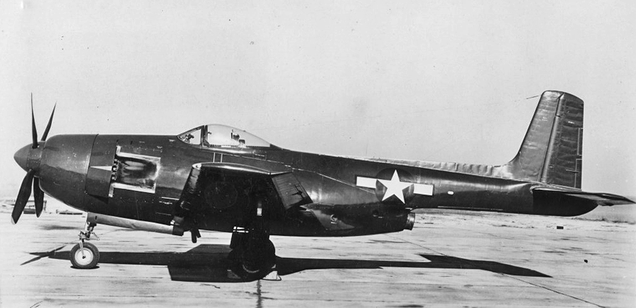 The XF15C with its original tail design (US Navy)